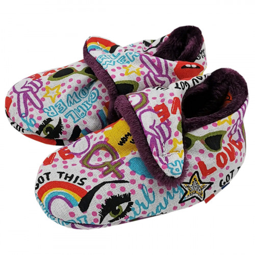 Aquí tienes medias Girl Power ultra elegantes que calentarán los pies pequeños del bebé con clase